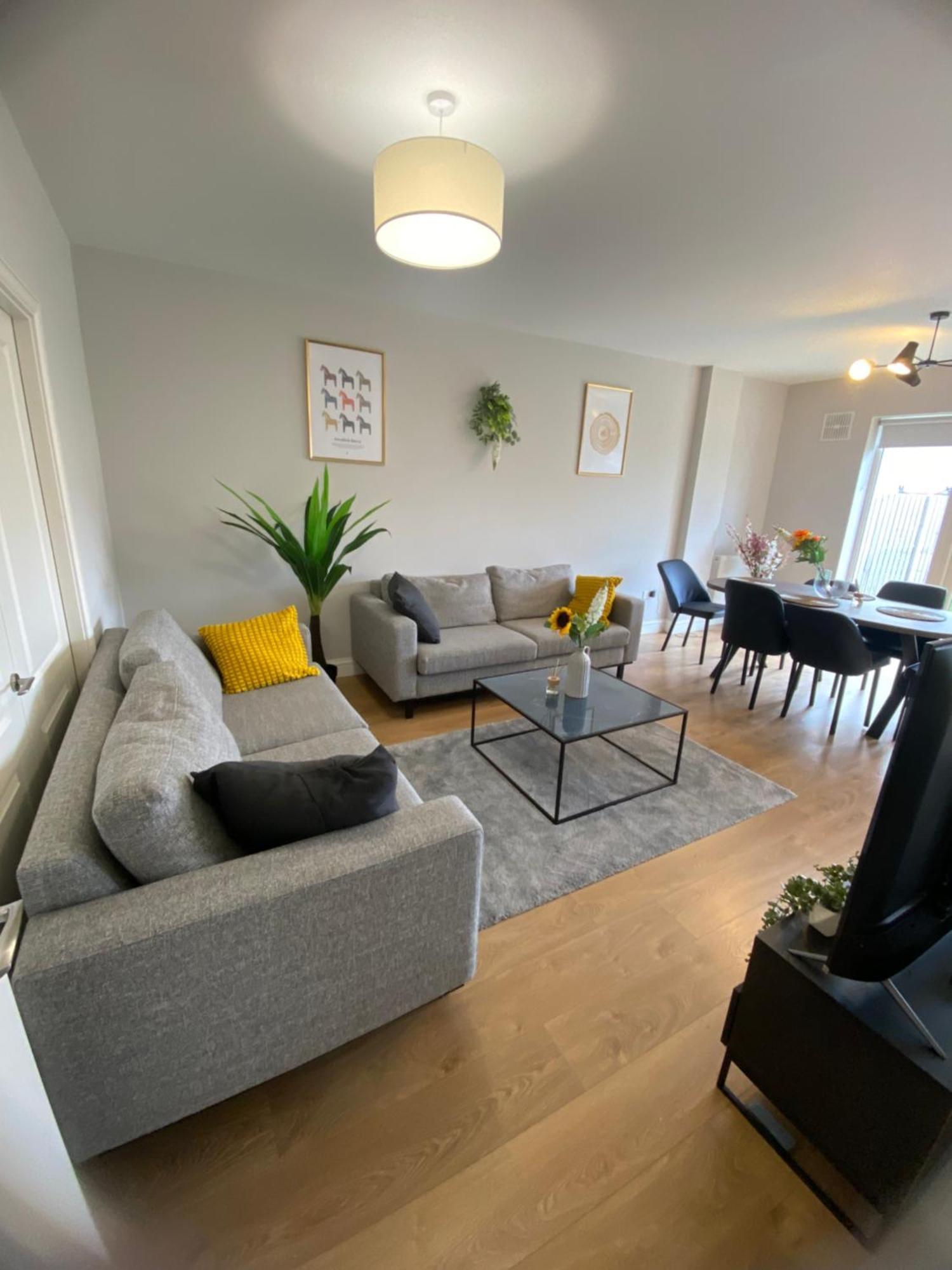 Extra Large Room In New House At Citywest Dublin Eksteriør billede