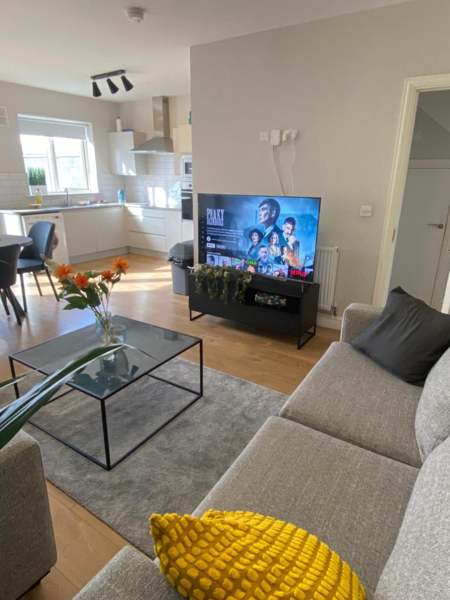 Extra Large Room In New House At Citywest Dublin Eksteriør billede